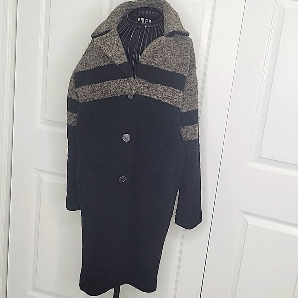AMUSE SOCIETY Black and Tan Medium Weight Coat Size XS